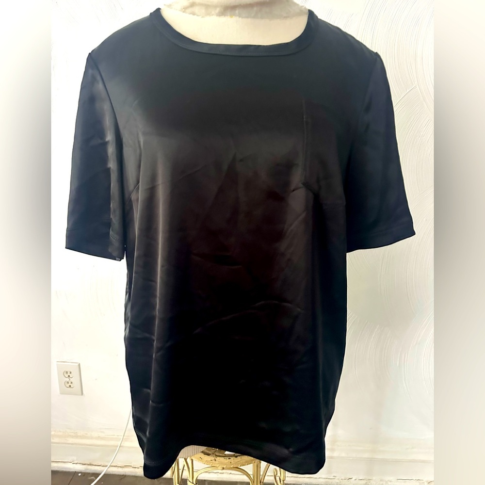 ST. John Women’s Black satinteen T Shirt Sz M